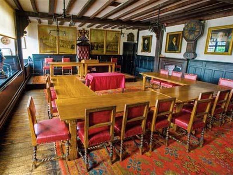 Ghost Hunt of The Very Haunted Guildhall Sandwich